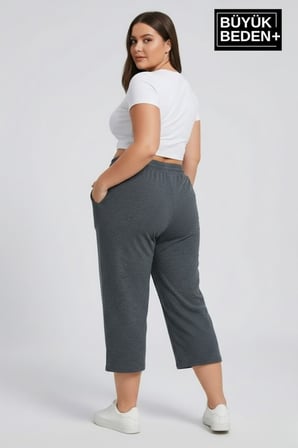 Kadın Büyük Beden Unified Collective Baskılı Beli Lastikli Bol Paça Kapri Şort 3XL-6XL SPR26BSRK591-10