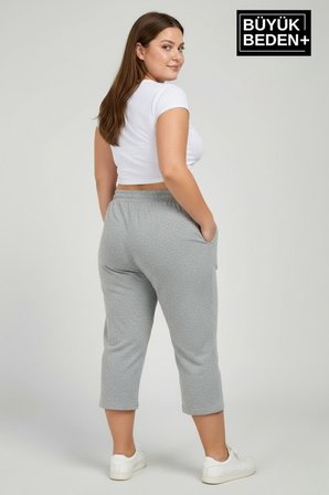 Kadın Büyük Beden Unified Collective Baskılı Beli Lastikli Bol Paça Kapri Şort 3XL-6XL SPR26BSRK591-10