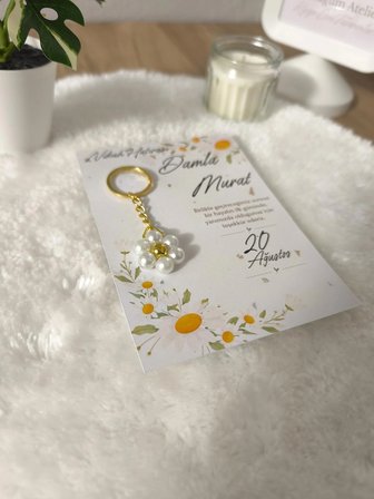 Pamuğum Atelier Kişiye Özel Çiçekli Nikah Hatırası Anahtarlık Misafirleriniz İçin İsim ve Tarih Baskılı Nişan, Nikah, Düğün Hediyeliği (25 Adet)