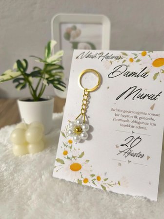 Pamuğum Atelier Kişiye Özel Çiçekli Nikah Hatırası Anahtarlık Misafirleriniz İçin İsim ve Tarih Baskılı Nişan, Nikah, Düğün Hediyeliği (25 Adet)