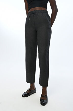 KADIN BELİ LASTİKLİ RAHAT KALIP REGULAR DÜZ RENK PANTOLON