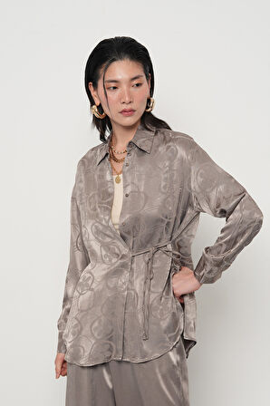 KADIN DESENLİ YANDAN BAĞLAMALI GRİ RENK GÖMLEK