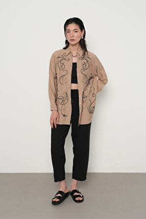 KADIN ÖNÜ BONCUK İŞLEMELİ OVERSİZE KESİM DÜZ RENK GÖMLEK