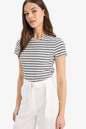 DeFacto Fitted Bisiklet Yaka Çizgili Fitilli Kaşkorse Kısa Kollu Tişört K1965AZ25SMWT34