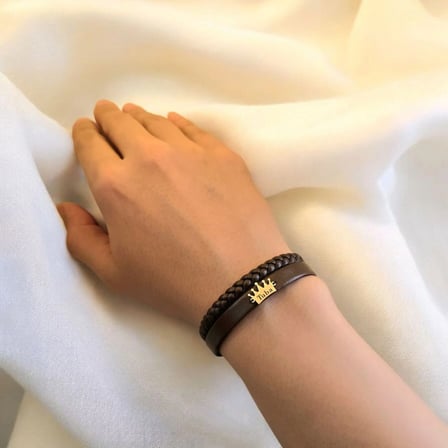14 Ayar Altın Plakalı Tuba İsmine Özel Koyu Kahverengi Derili Taç Motifli Hediye Bileklik-679