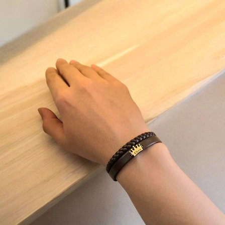 14 Ayar Altın Plakalı Ebru İsmine Özel Taç Motifli Koyu Kahverengi Derili Hediye Bileklik-679