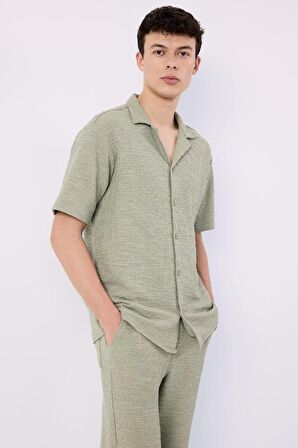 DeFacto Regular Fit Yazlık Apaş Yaka Kısa Kollu Gömlek D8932AX25SPKH271