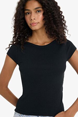 DeFacto Slim Fit Dar Kesim Kayık Yaka Fitilli Kaşkorse Siyah Kısa Kollu Tişört F5015AX25SMBK81