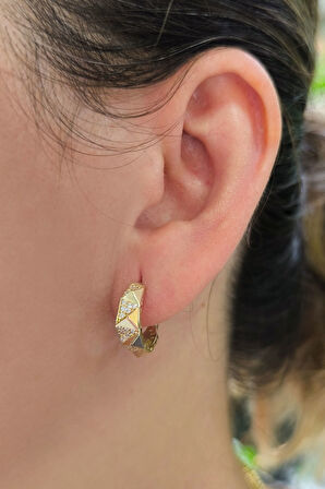 Altın Taşlı Piramit 1.5 Cm Halka Günlük Küpe