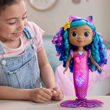 Gabby’s Dollhouse Sesli ve Işıklı Sing & Shine Deniz Kızı Bebeği - 30 cm