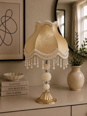 Gold Kadife Kaplı Beyaz İşlemeli Başlık İncili Gold Metal Ayaklı Klasik Model Abajur 55x25cm