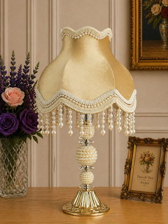 Gold Kadife Kaplı Beyaz İşlemeli Başlık İncili Gold Metal Ayaklı Klasik Model Abajur 55x25cm