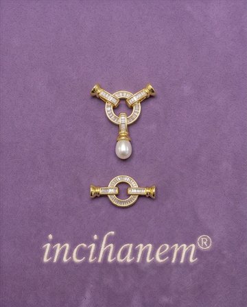 incihanem ® Alya Parıltısı Baget Taşlı İnci Takımı Kilit Aparat Seti (Kolye & Bileklik)