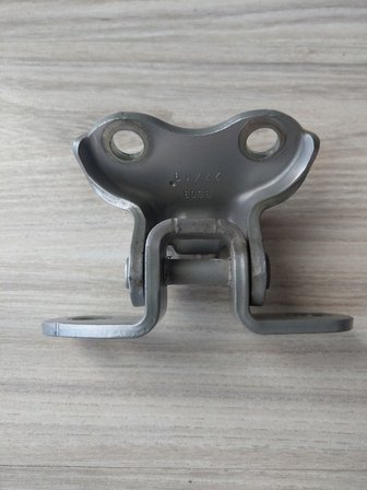 TOYOTA AURIS SAĞ ÖN KAPI ALT MENTEŞE 2007-2012 68730-02050-ORJ
