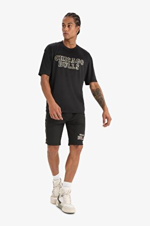 DeFactoFit NBA Chicago Bulls Oversize Geniş Kalıp Bisiklet Yaka Sırt Baskılı Kısa Kollu Tişört E0361AX25SPBK81