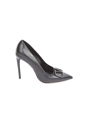 SİVRİ BURUN TOKA DETAYLI TOPUKLU AYAKKABI