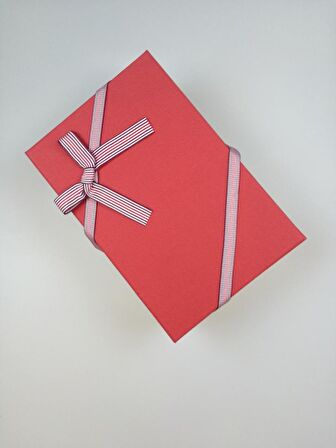 KUTU KIRMIZI-KREM 23CM X 26CM X 9CM