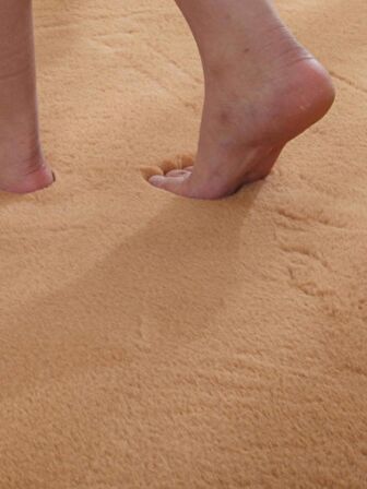 Tappeto Rex Tavşanı Dekoratif Post Peluş Halı Camel (Tüy Yüksekliği 22 mm)