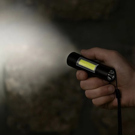 Kutulu Mini El Feneri – Taşınabilir LED Kamp ve Acil Durum El Lambası Plastik Gövde (5468)
