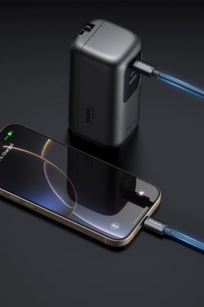 Mcdodo MC-8501 FreeGo 45W 3'ü 1 Arada 10000mAh Dahili Geri Çekilebilir Type-C Kablo, AC Prize Takılabilir Şarj Adaptörlü Powerbank Siyah(Universial Priz Uçları)