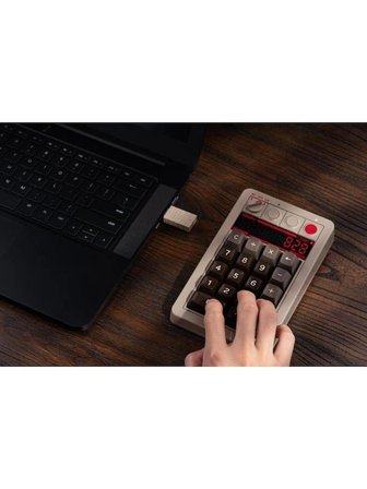 8BitDo Retro 18 C64 Edition Kablosuz Mekanik Numpad , Hesap Makinesi Modu, Windows ve Android Uyumlu