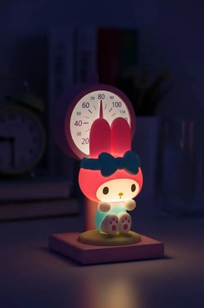 Sanrio Lisanslı My Melody LED Mini Gece Lambası – Pilli Dekoratif Masa Üstü Aydınlatma 8 Cm