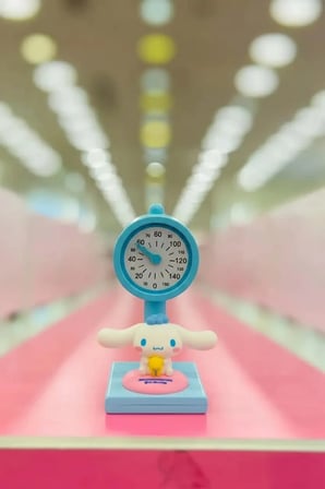 Sanrio Lisanslı Cinnamoroll LED Mini Gece Lambası – Pilli Dekoratif Masa Üstü Aydınlatma 8 Cm