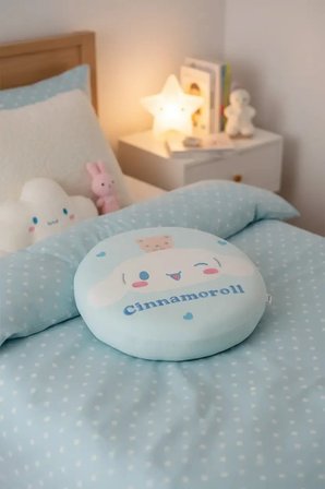 Sanrio Lisanslı Cinnamoroll Hafızalı Şekerleme Yastığı – Visco PU Dolgulu Boyun Destekli Yumuşak Uyku ve Dekoratif Yastık 40 Cm