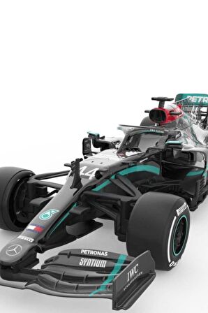 Mercedes AMG F1 W11 EQ Performance 1:18 Ölçekli Oyuncak Araba ile Piste Çıkmaya Hazır mısın?