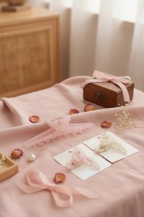 Miniso Lisanslı Büyük Şeffaf Kıskaç Toka Dayanıklı Kavisli Tasarım Modern Görünüm 13 Cm