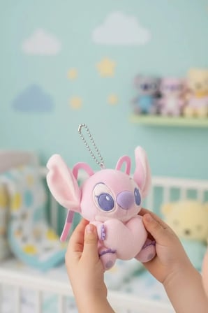 Disney Lisanslı Stitch Angel Kalpli Mini Peluş – Askılı Çanta Aksesuarı