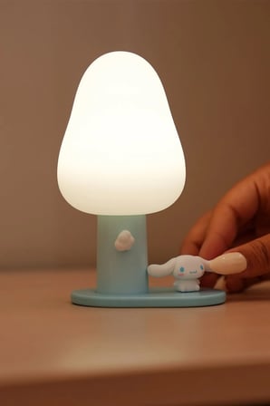 Sanrio Lisanslı Cinnamoroll LED Gece Lambası – Yumuşak Işıklı Dekoratif 10,5 Cm