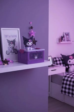 Sanrio Lisanslı Kuromi Mini Bavul Saklama Kutusu – Şeffaf Pencereli 12 Cm