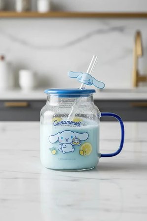 Sanrio Lisanslı Cinnamoroll Kapaklı ve Pipetli Cam Bardak – Figürlü Borosilikat Cam Kupa 450 Ml