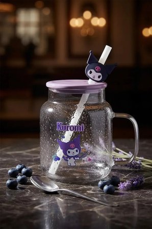 Sanrio Lisanslı Kuromi Kapaklı ve Pipetli Cam Şişe – Figürlü Tasarım Cam Kupa 450 Ml