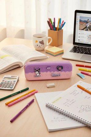 Sanrio Lisanslı Kuromi Silikon ve PVC Masa Üstü Düzenleyici Kırtasiye Kutusu