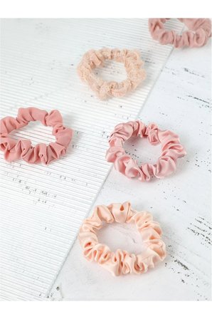 Miniso Lisanslı 5'li Kumaş Saç Lastiği Seti Pembe – Saçta İz Bırakmayan Yumuşak Dokulu Toka Seti 9 Cm