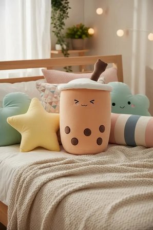Miniso Lisanslı Sütlü Çay Peluş Yastık – Bubble Tea Tasarımlı Yumuşak Dekoratif Kahve Yastık 37 Cm