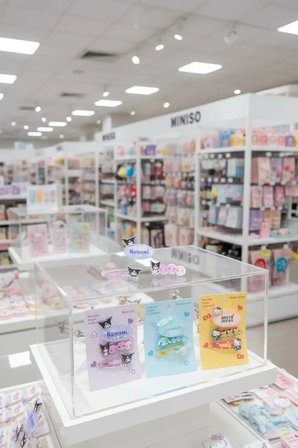 Hello Kitty Lisanslı Saç Tokası (3 Adet) – Renkli Figürlü & Pratik Sabitleyici