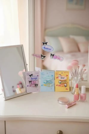 Hello Kitty Lisanslı Saç Tokası (3 Adet) – Renkli Figürlü & Pratik Sabitleyici