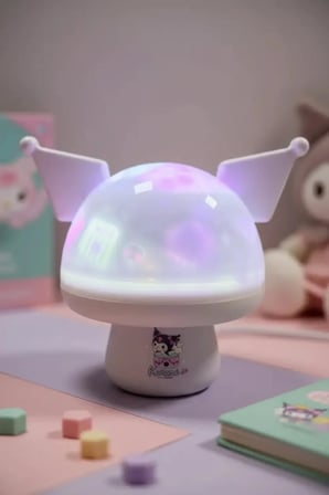 Sanrio Lisanslı Kuromi Yıldızlı Gökyüzü Alemi Projeksiyon Lamba – Gece Işığı Efektli