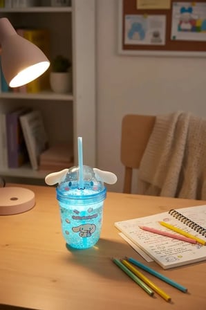 Sanrio Lisanslı Cinnamoroll Tatlı Fabrikası Serisi Kulak Detaylı Pipetli Su Şişesi 435 ml