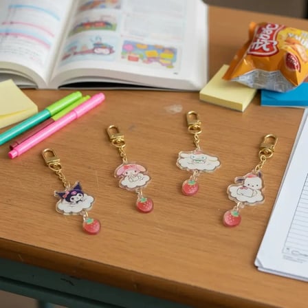 Sanrio Lisanslı Çilek Serisi Akrilik Anahtarlık - Karakter Figürlü ve Çinko Alaşım Çanta Aksesuarı