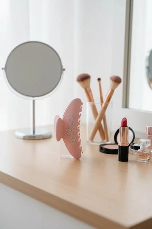 Miniso Lisanslı Pembe Işıltılı Kıskaç Toka - İnci Pembesi Parlak Yüzeyli PVC Saç Aksesuarı ve Güçlü Tutuşlu Toka