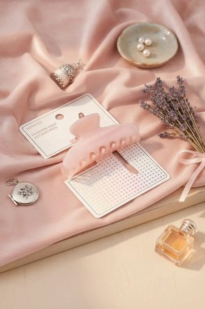 Miniso Lisanslı Pembe Işıltılı Kıskaç Toka - İnci Pembesi Parlak Yüzeyli PVC Saç Aksesuarı ve Güçlü Tutuşlu Toka