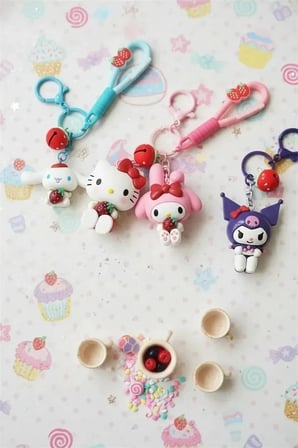 Sanrio Lisanslı Çilek Serisi Pvc Anahtarlık – Renkli Ve Esnek Çanta Aksesuarı 18,4 Cm
