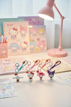Sanrio Lisanslı Çilek Serisi Pvc Anahtarlık – Renkli Ve Esnek Çanta Aksesuarı 18,4 Cm