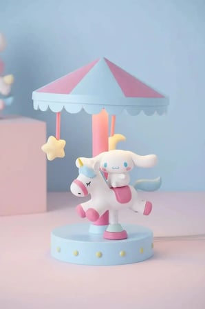 Sanrio Lisanslı Cinnamoroll Atlı Karınca Temalı Dekoratif LED Gece Lambası ve Oda Aydınlatması