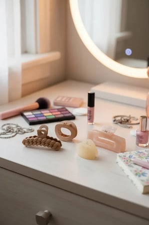 Miniso Lisanslı Kahverengi Kıskaç Toka Seti (4 Adet) – Doğal Tonlarda Mat ve Parlak Dokulu Güçlü Tutuşlu Aksesuar