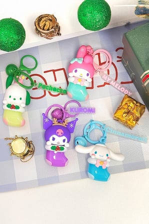 Sanrio Lisanslı Kış Serisi Işıklı Anahtarlık – Cinnamoroll Temalı Figürlü Çanta Aksesuarı ve Hediyelik